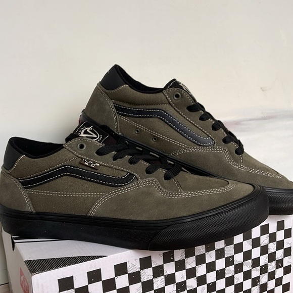 Vans WMNS Rowan Olive/Black
VN0A5JICBIQ
Sneakers - Picture 12 of 16